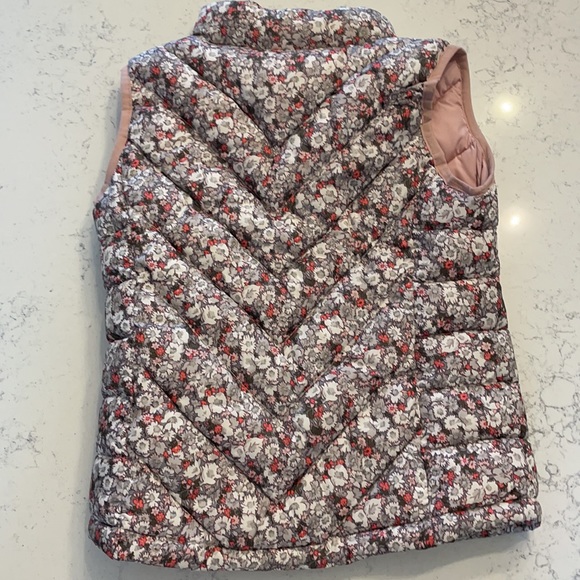 EUC Girls puffer vest Gap Size small - Picture 3 of 3